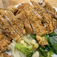 比臉還大的雞排飯！內用飲料喝到飽，文山必吃「福美阿姨的店」學生口袋名單。