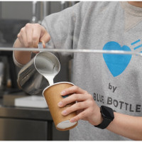 愛心藍瓶咖啡！東京唯一藍瓶咖啡聯名店「HUMAN MADE by Blue Bottle Coffee 」，限定藍瓶周邊買爆。