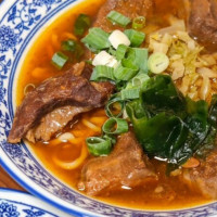 台中東海夜市美食7選！東海學生必吃大份量牛肉麵 草莓牛奶冰。