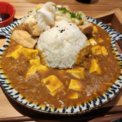 【新北林口】2019年底林口昕境廣場新開店家，專賣燒肉、咖哩丼飯，獨特創新台日混搭料理-賣飯食