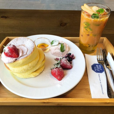 【慧。愛笑的吃貨】ROSE HOUSE CAFE.北海道草莓舒芙蕾.遠百信義A13