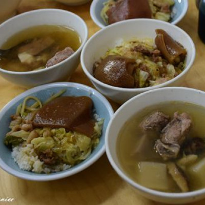 阿美姊高麗菜飯~巷仔內美食．廟前小吃飄香數十年