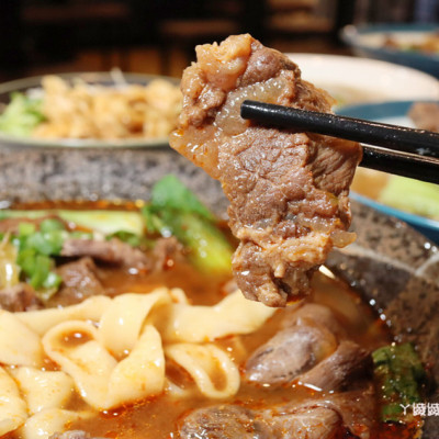 新開幕竹東台泥公園附近美食推薦！竹東人氣爆表的紅燒牛肉麵百元有找，新竹牛肉麵推薦牛太鉉牛肉麵館 - ㄚ綾綾單眼皮大眼睛