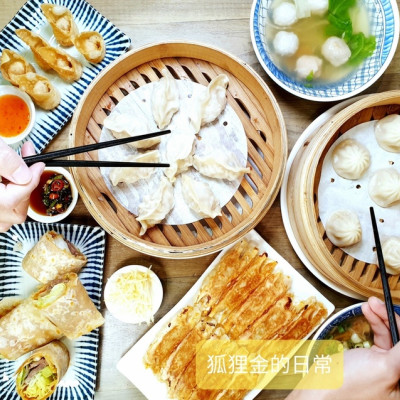 台中美食 │ 真龍天子 台中公益店 周氏蝦捲新品牌 蒸餃 煎餃 牛肉麵 捲餅 湯包 一次滿足