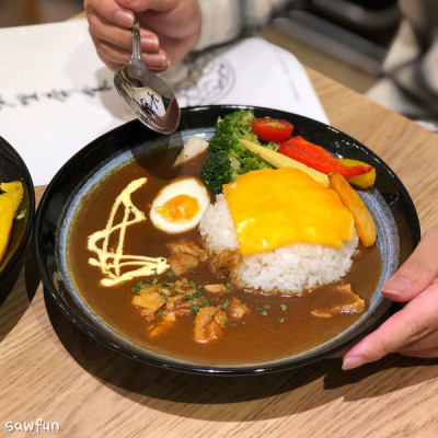 【台北美食】咖哩奔食 Curry Benz 南京三民 小巨蛋美食 上班族必吃 新開幕 微辣平價咖哩