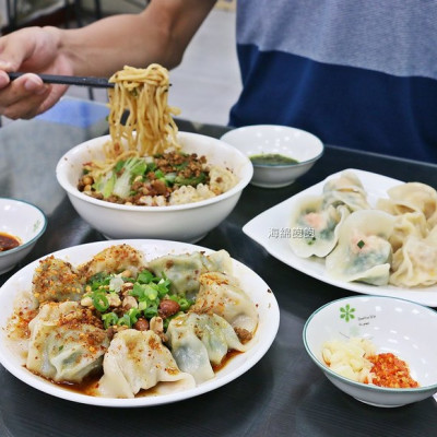 台北必吃水餃名店『蕭媽媽手工創意水餃』南瓜起司水餃配上青醬超好吃，菜單價位(捷運南京三民站)