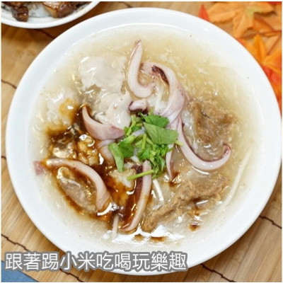 光華魷魚羹|在地深耕人氣小吃店吸滿大骨熬煮清甜魷魚羹|餛飩湯喝得出雞湯味更是一絕