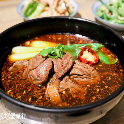 宜蘭美食｜好食糆舖｜宜蘭美味牛肉麵店 必點椒麻牛肉麵 鮮蝦餛飩整隻蝦超滿足