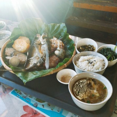 美食【蘭嶼。089簡餐】飛魚風味套餐｜餐廳望出去就是海｜冷氣很涼