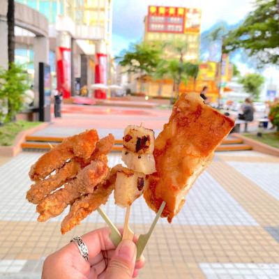 日日好食X拾玖：手作炸肉條、花枝蝦餅、蘿蔔糕，不定期出沒台南市集｜永康大灣特色小吃攤 - 進食的巨鼠