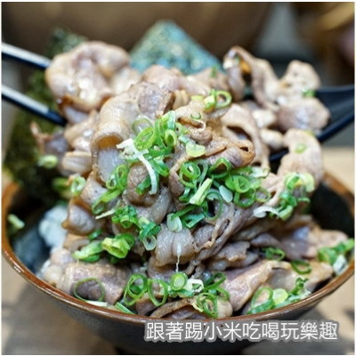 人氣丼飯竹東插旗囉|炙燒肉肉丼飯只要100元起。加50元雙倍肉滿足口慾感！