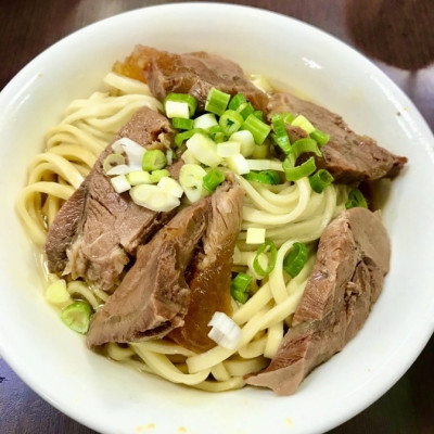 【牛肉麵】【高雄鹽埕】港園牛肉麵，簡單傳統的好滋味