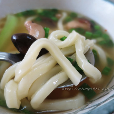 輕食不失營養..   老協珍  熬湯麵