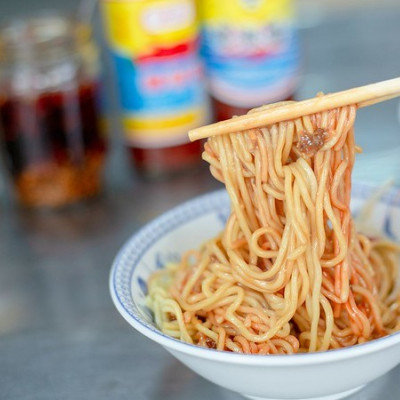 能夠代表在地傳統美食的50年老店，是可以用銅板價享受米其林必比登推薦美食｜布雷克出走旅行視界