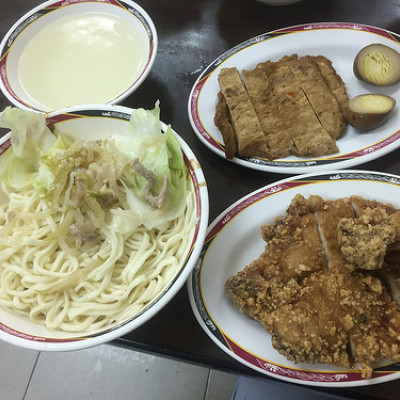 (善導寺)全台灣最好吃排骨麵，滷菜、辣椒第一名-佳園排骨麵