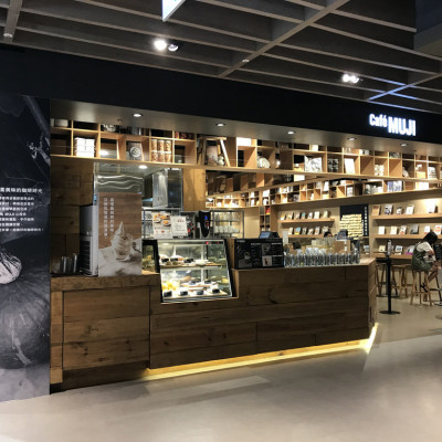 (市政府) 兩百元就可以坐很久 享受無印良品的質感 -muji cafe