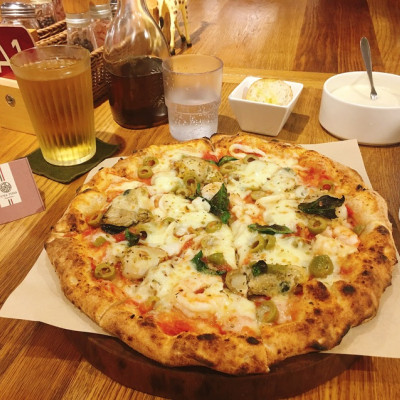 《台北❤️萬華》隱身東園街的爆好吃CURA PIZZA?激推用料實在「漁夫海鮮披薩」?