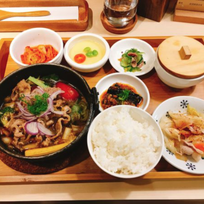 《台北❤️松山》芝生食堂，民生社區木質調日系風食堂，手作家常暖呼呼鍋物定食