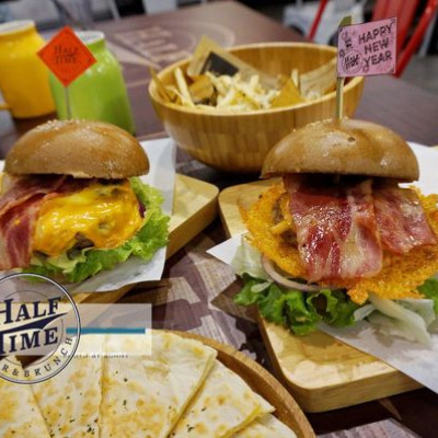 【台北美食】信義安和漢堡早午餐 HALF TIME‧Burger N Brunch 如同店名很能讓人享受片刻悠閒的用餐的時光