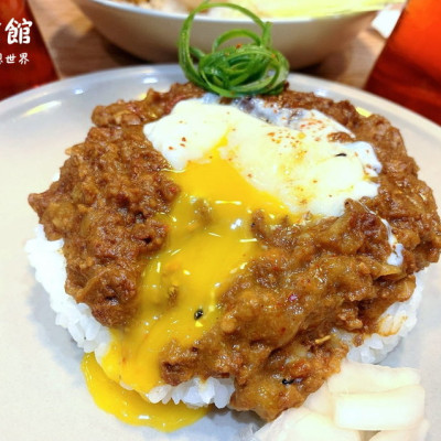 【台北師大】師大超邪惡半熟蛋乾咖哩：小仺館Cafe&Rice，日式咖哩濃郁好吃！台北咖哩飯推薦、師大美食！ @猴屁的異想世界