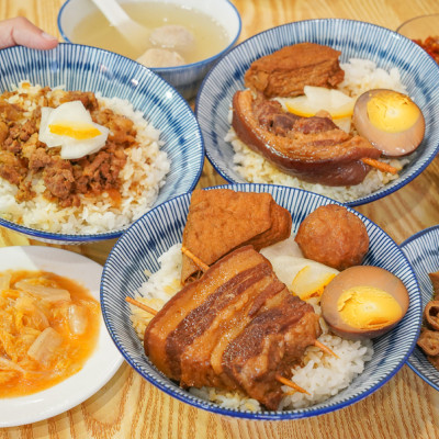 [台中小吃推薦]金爌爌肉飯-IG台中美食打卡超夯的文青風爌肉飯店~軟嫩腿庫飯超級推 - 美食好芃友