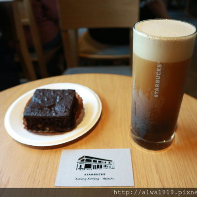 【新豐新亮點】全台唯一「鐵道星巴克」開幕！Starbucks星巴克新竹新豐門市，開幕活動懶人包。氮氣冷萃咖啡口感濃郁滑順