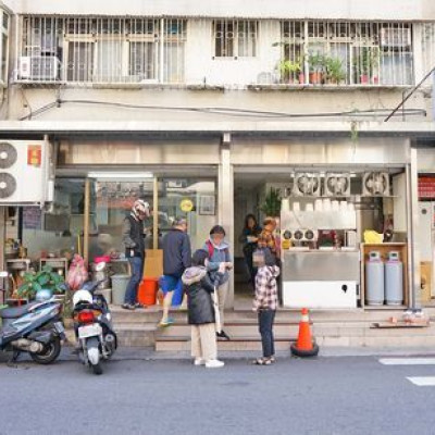 【台北美食】歡喜手工麵疙瘩-中午用餐時間需等20分鐘才能吃到的美食