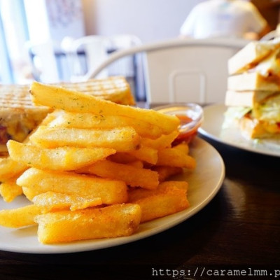 【宜蘭礁溪】初 firstday food早午餐 礁溪早午餐推薦 礁溪美食推薦 宜蘭鴨賞帕里尼 文附菜單