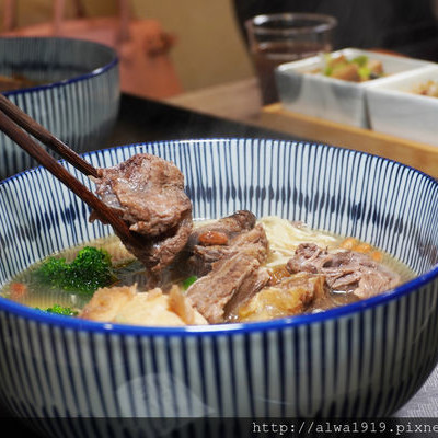 【台北美食週記】台灣郎正宗牛肉麵，法式熬湯魂佐台式人情味，牛肉麵狂人的終極呈現，一麵入魂，湯頭舒服