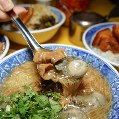 [花蓮早餐推薦]二訪鼎吉大腸鮮蚵麵線/爌肉飯-這家蚵仔超大顆又鮮美 雙料大腸麵線必吃 花蓮重慶市場美食 @跳躍的宅男