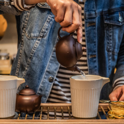 這日，我們走進鹽埕第一市場喝杯茶吧-薈福村茶