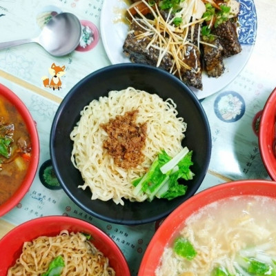 台中西區 │ 正宗南投意麵 古早味意麵 沙茶乾意麵太銷魂 還有懷舊風味鍋燒麵