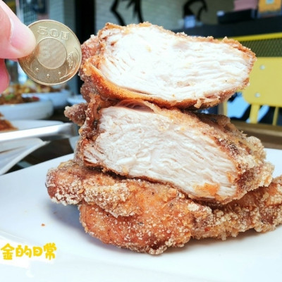 台中美食 │ 惡魔島世界炸雞台中大里店 比五十元硬幣還厚的雞排 全國第一家脆皮炸半雞 肉汁滿溢超誘人