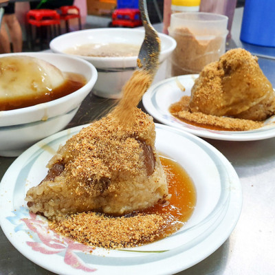 【高雄深夜美食】北港謝家肉粽 24H 免費花生粉隨便你加到爽