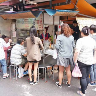 【台北美食】遼寧街路口米粉炒-美味又迷人的路邊攤美食小吃店